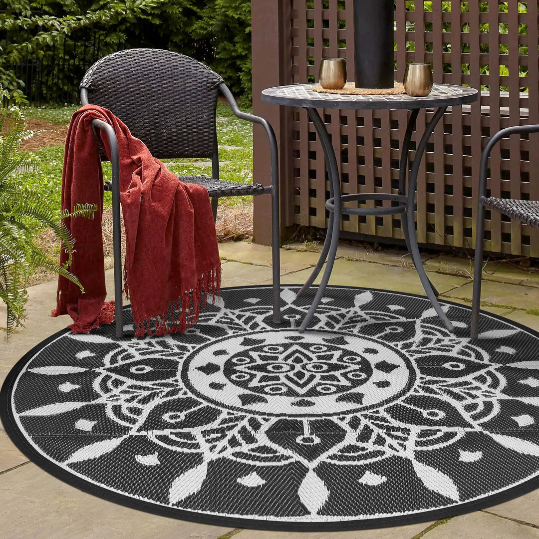 Outdoor Reversible Rug, 5' x 5' Plastic Straw Rug Mat for Decoration and Clearance Indoors & Outdoors, Patio, Deck, Garden, Backyard, Balcony, Picnic, Camping, RV, Black & White