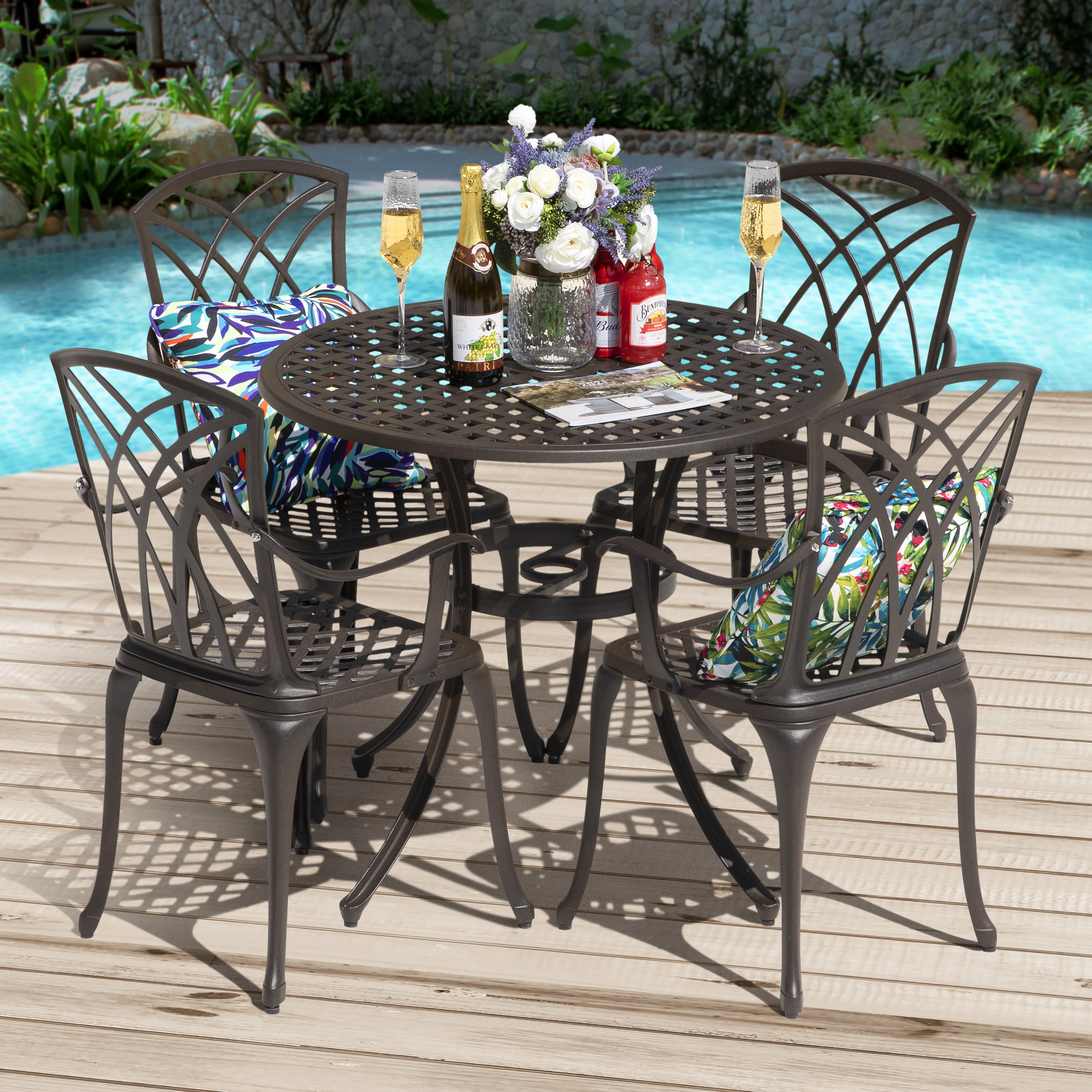 Round iron patio table best sale and chairs